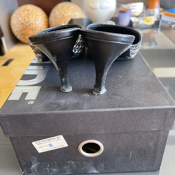 LIKE BOTTEGA BLACK & WHITE MULES - Picture 7 of 9